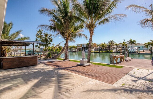 Building Photo - 551 Crystal Dr