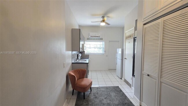 Building Photo - 1105 NE 119th St