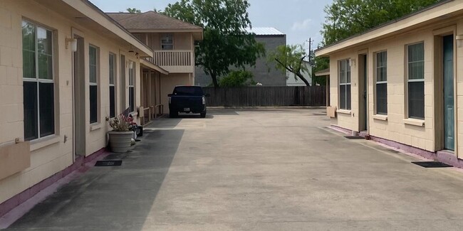 Primary Photo - Weslaco Park Village Apartments