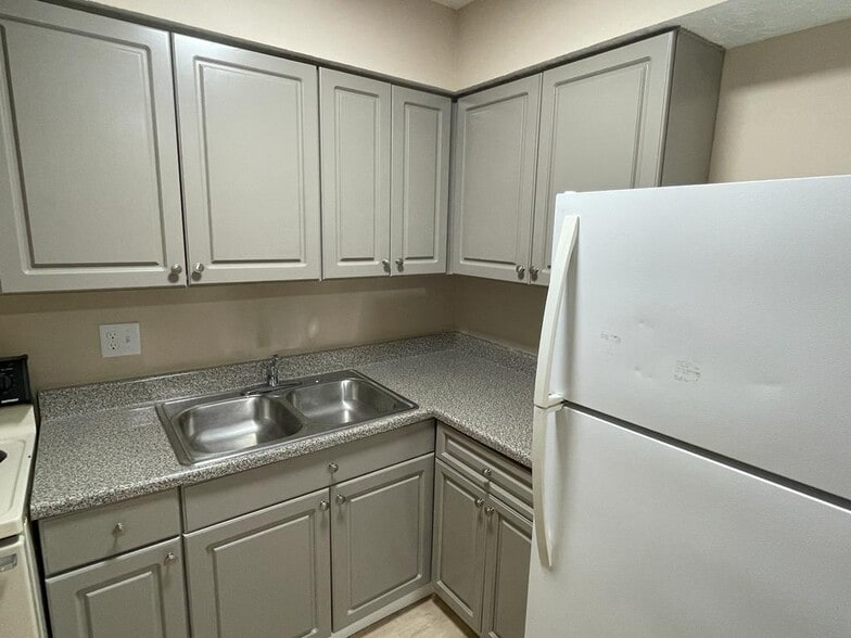 Building Photo - 6856 Garden Terrace Rd