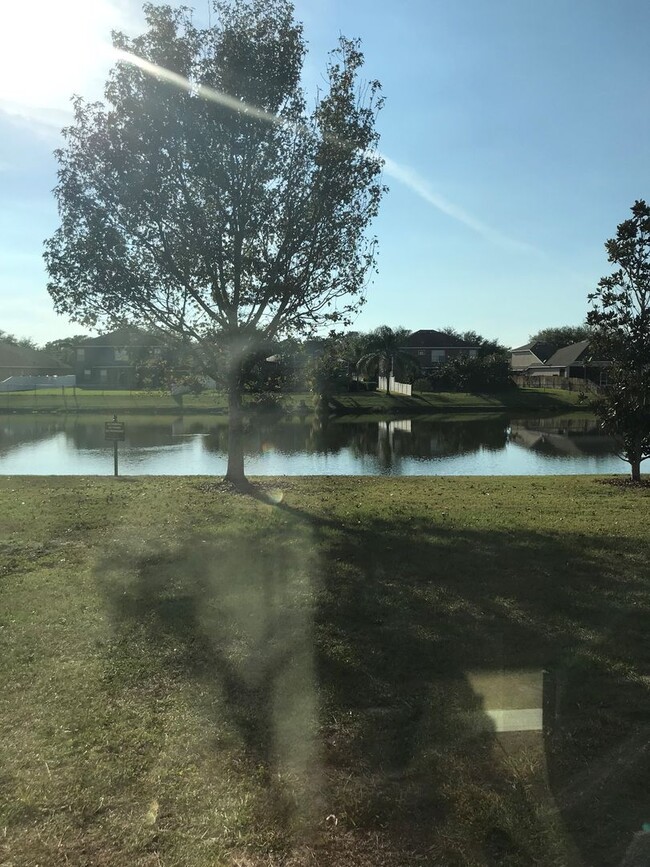 Building Photo - 2 Bedroom 2.5 Bathrooms Luxury Townhome in...