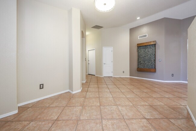 Building Photo - 2921 River Creek Pl