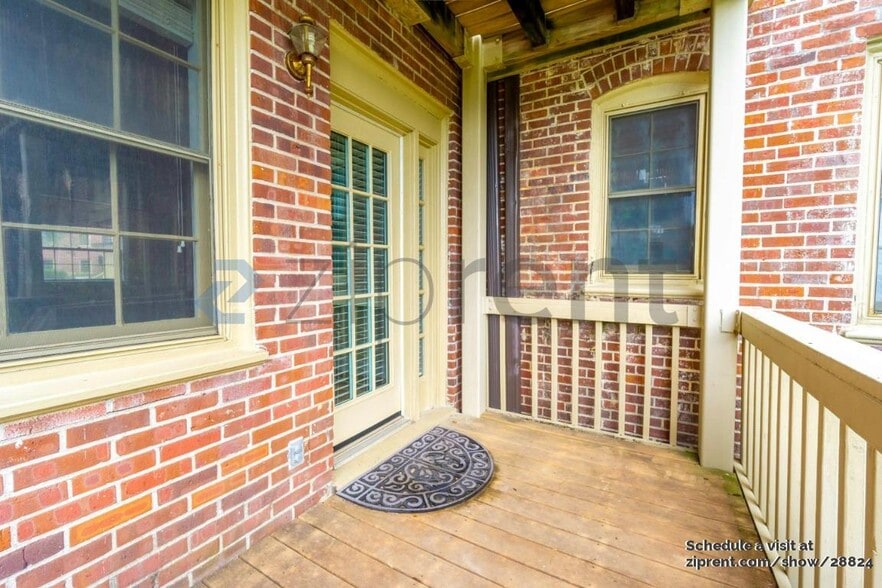 Building Photo - 815 Lasalle St