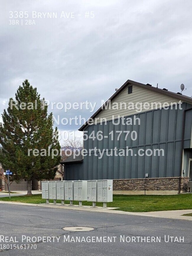 Building Photo - 3385 S Brynn Ave