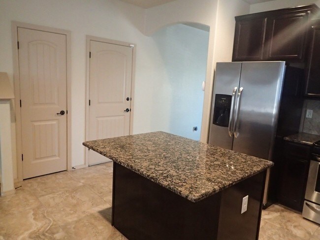 Building Photo - 13836 Hollywood Dr