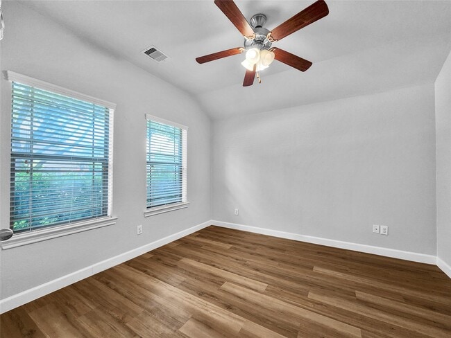 Building Photo - 922 Fife Dr