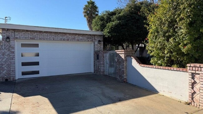 Building Photo - Concord, Nicely remolded 3 bedroom, 3 bathroom home w/ 2 car garage and Tesla solar system