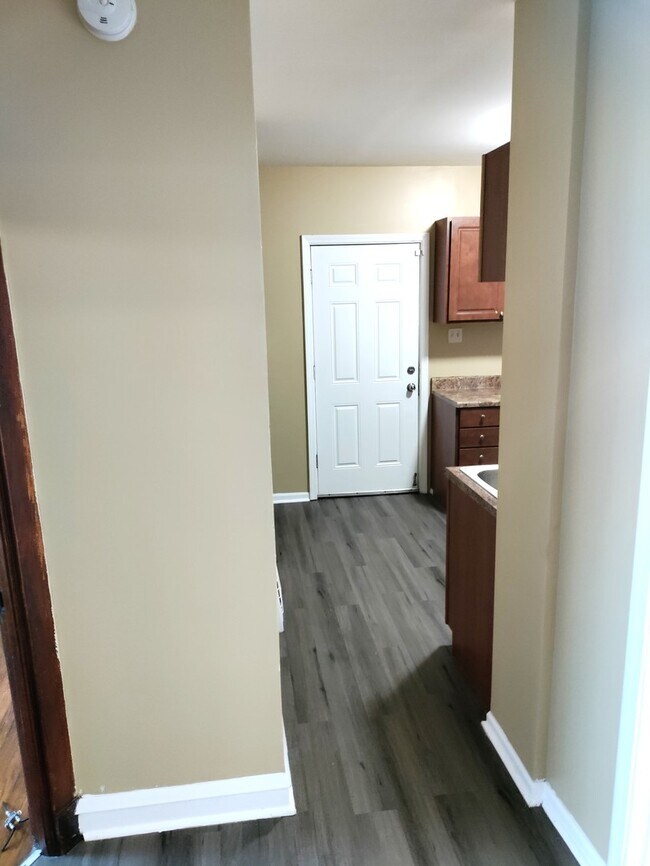 Building Photo - 7645 S Throop St