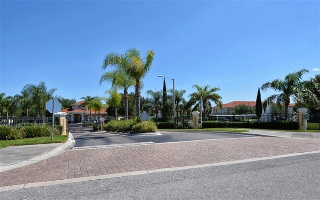 Building Photo - 2950 Viscaya Pl