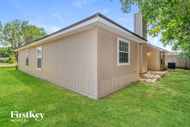 Building Photo - 7444 Lake Plantation Ln