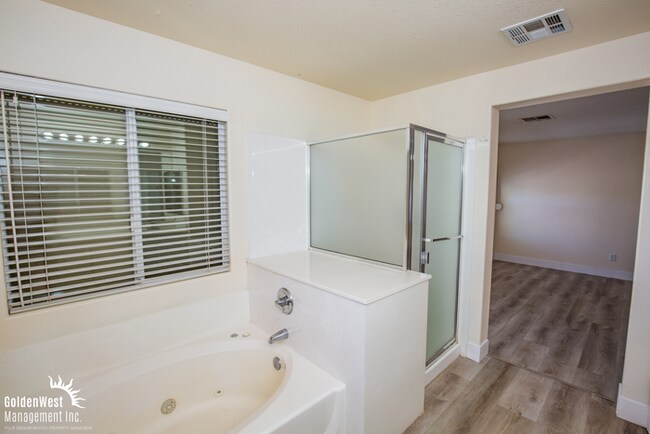 Building Photo - Beautifully Upgraded 5Bdm 3Ba Home Located in the Highly Desirable Summerlin.