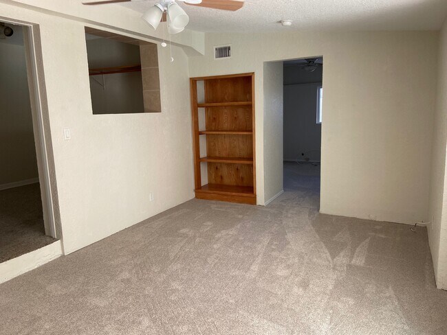 Building Photo - 603 Oakwood Ave