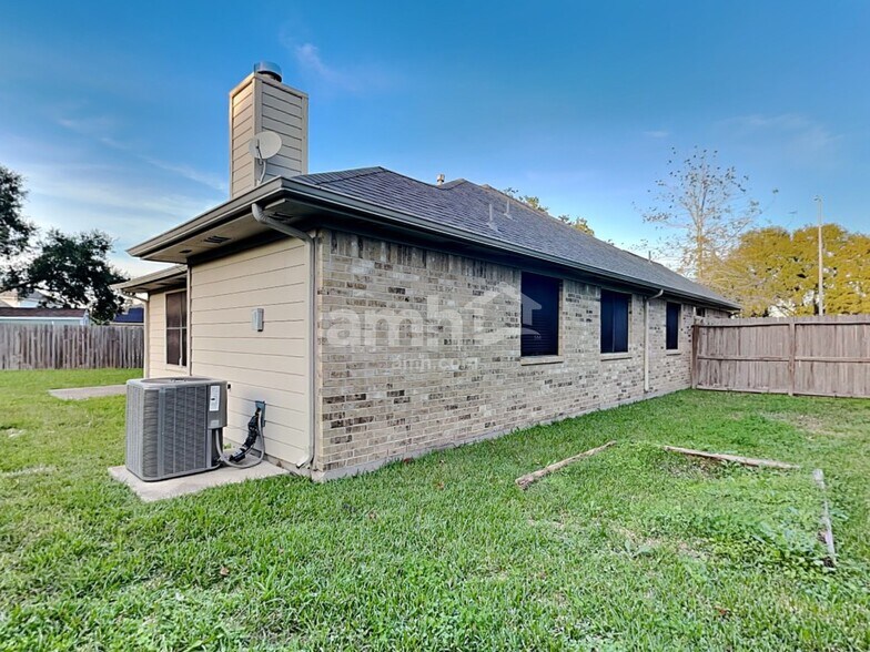 Building Photo - 5010 Chase Mountain Dr