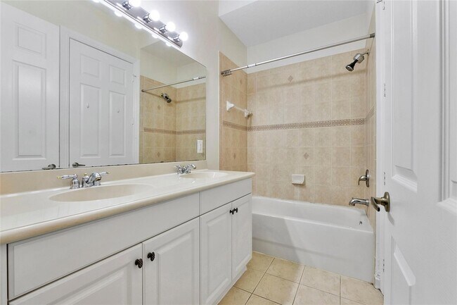 Building Photo - 8215 NW 125th Ln