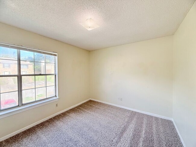Building Photo - 10173 Vixen Pl