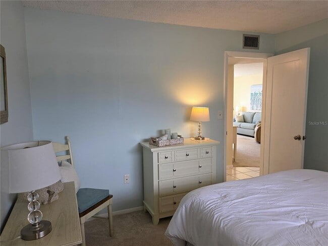 Building Photo - 4650 Cove Cir