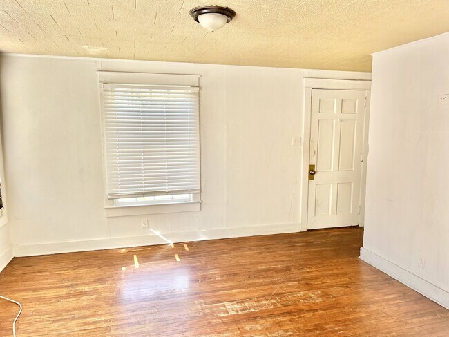 Building Photo - 3342 Eaton St