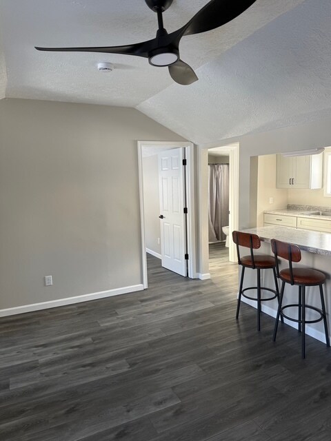 Building Photo - 2 Bedroom 2 Bath