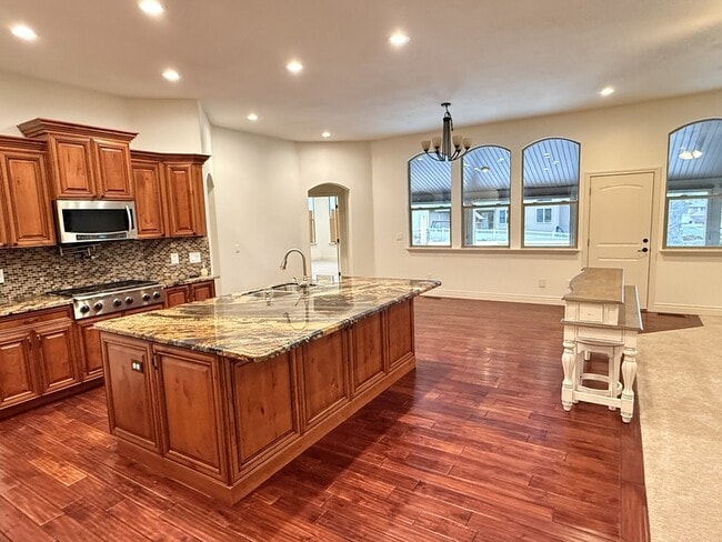 Building Photo - 14328 S Log Home Ln