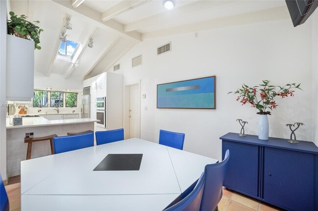 Building Photo - 278 S Island Rd