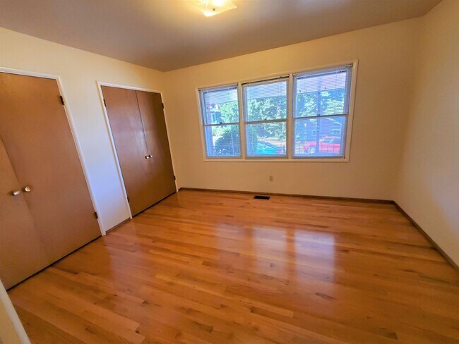 Building Photo - 266