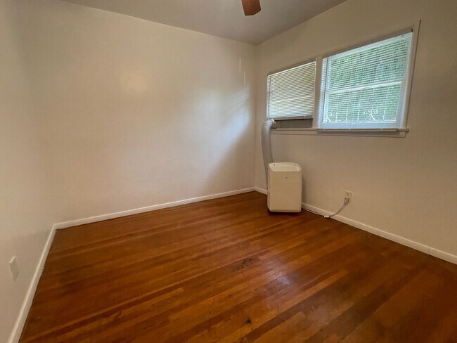 Building Photo - 1240-1246.5-12465 Tamarind Ave