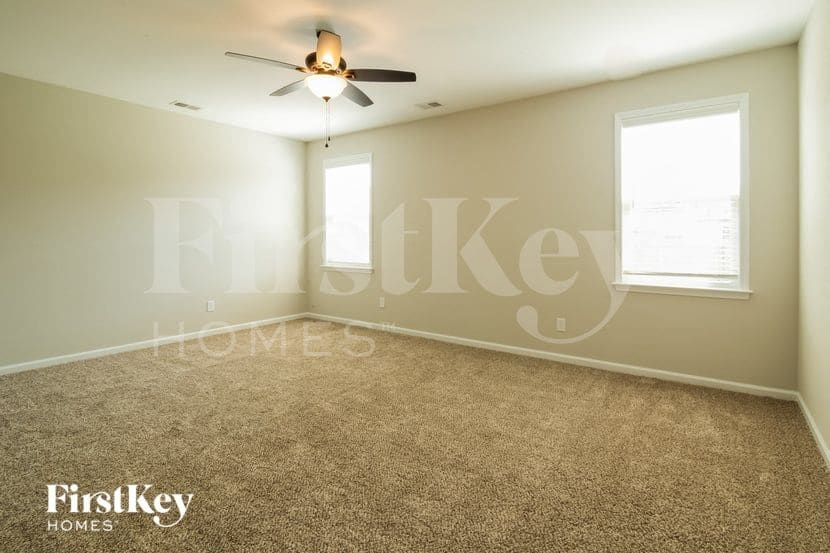 Building Photo - 614 Pendleton Dr