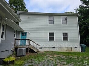Building Photo - 2404 Francis St