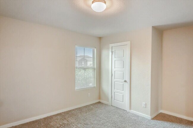 Building Photo - 6830 Emerald Valley