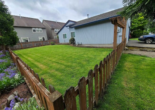 Building Photo - New Carpet! Fresh Paint - Well-maintained home in established neighborhood