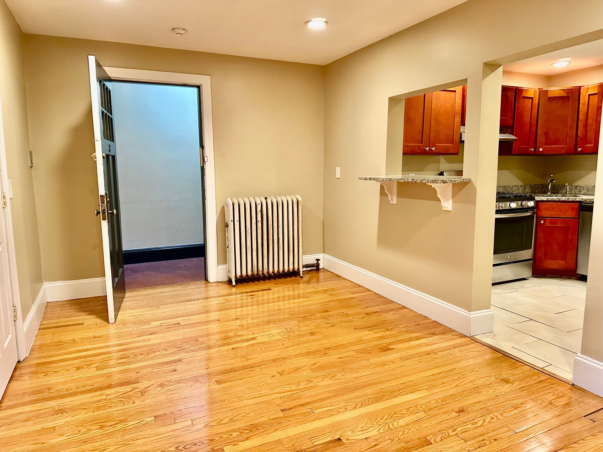 Building Photo - 72 Egmont St