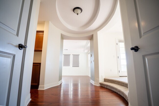 Building Photo - Exceptional estate Located In the highly desirable College Park Community.