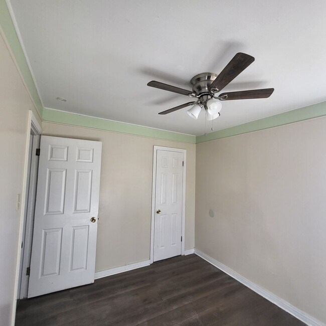 Building Photo - 2306 SW 8th Ave