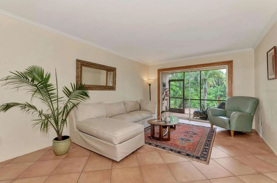 Building Photo - 1650 Pine Tree Ln