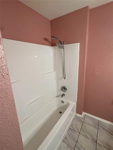 Building Photo - 2402 Leslie St