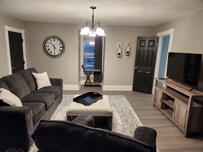 Apartment 8 - Summer Street Apartments