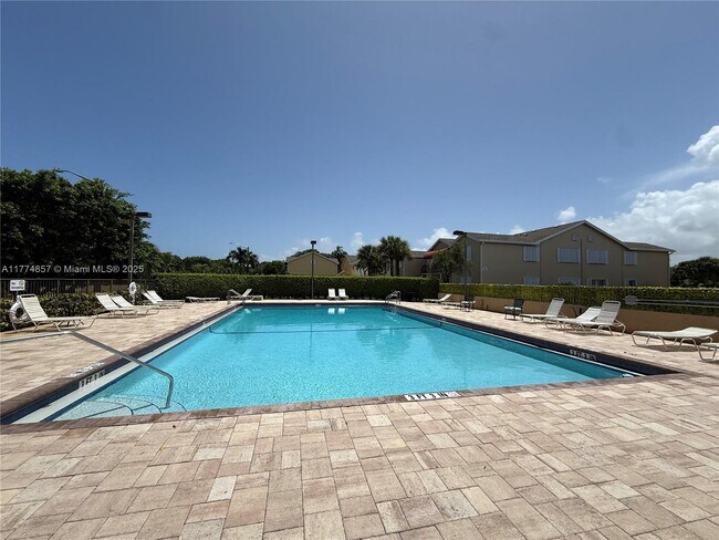 Building Photo - 622 Waterside Dr