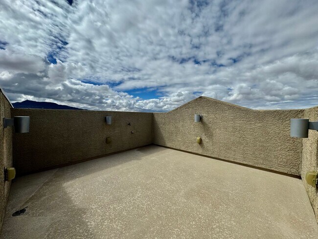 Building Photo - Cadence Home For Rent! City/Strip View, Roof Top Sky Deck!