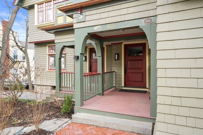 Building Photo - 165 Winthrop Rd