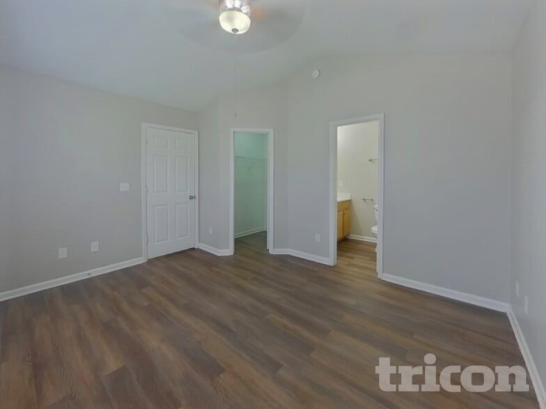 Building Photo - 842 Lakehill Rd