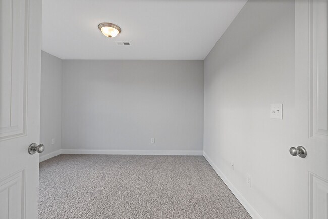 Building Photo - 105 Sorrelweed Dr