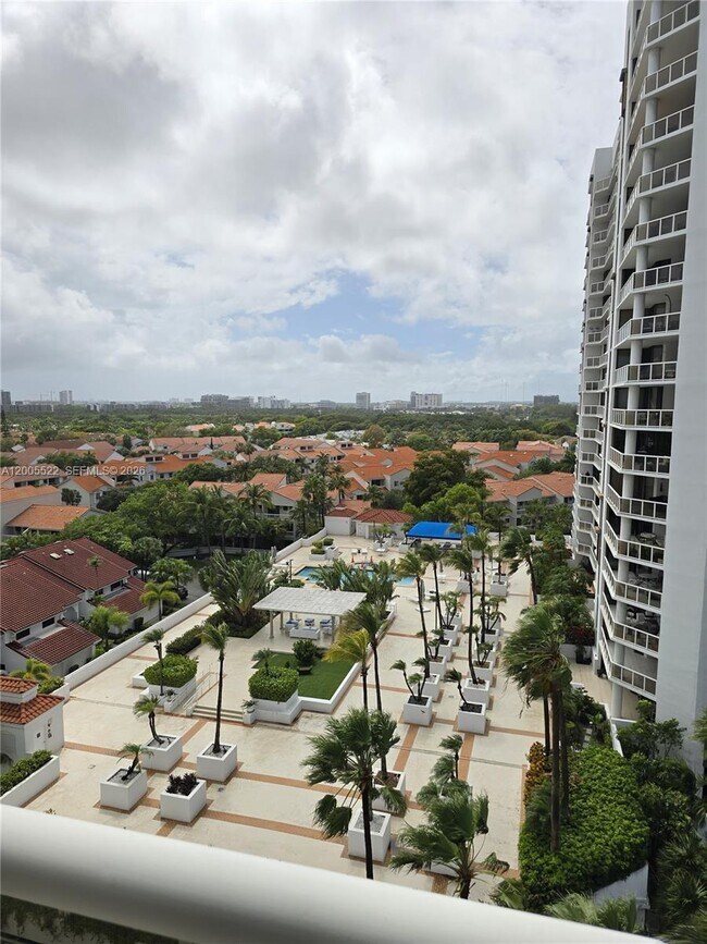 Building Photo - 3610 Yacht Club Dr