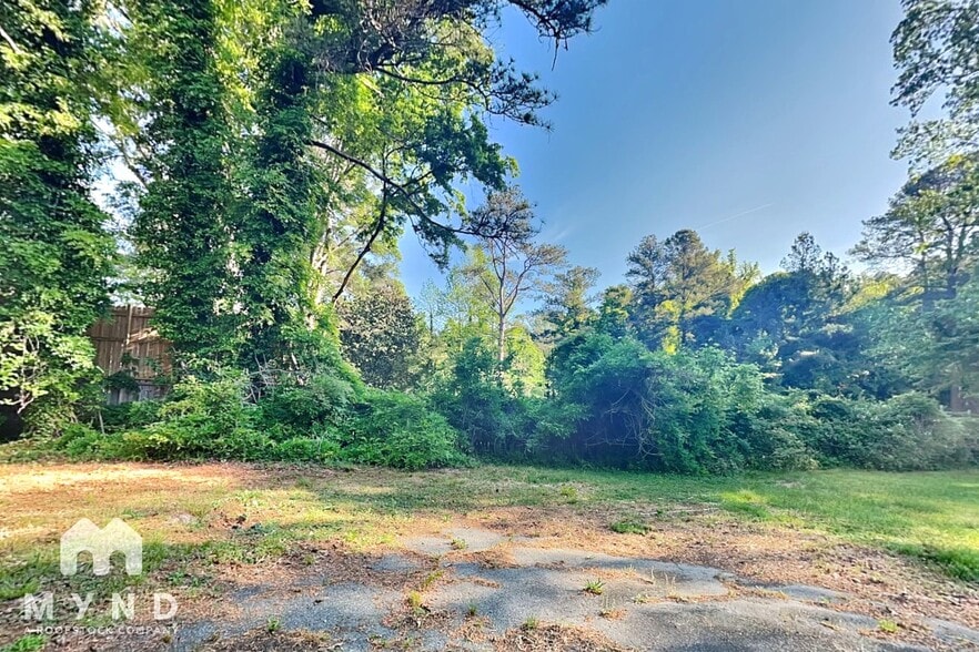 Building Photo - 990 Lynhurst Dr SW
