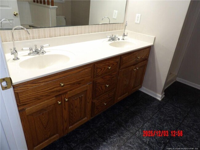 Building Photo - 432 Grape Arbor Dr