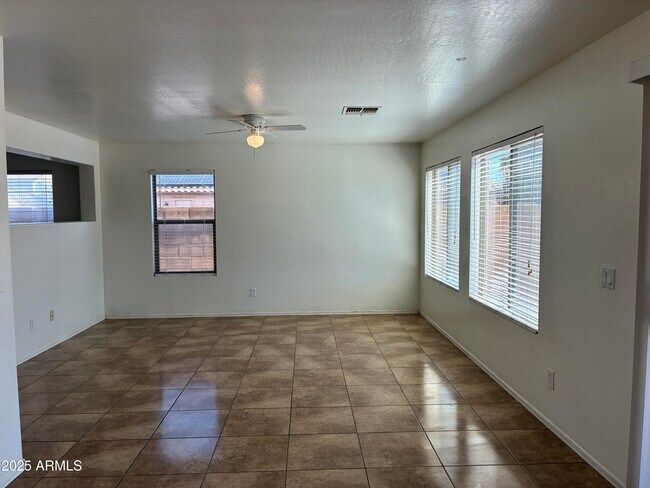 Building Photo - 25177 W Park Ave