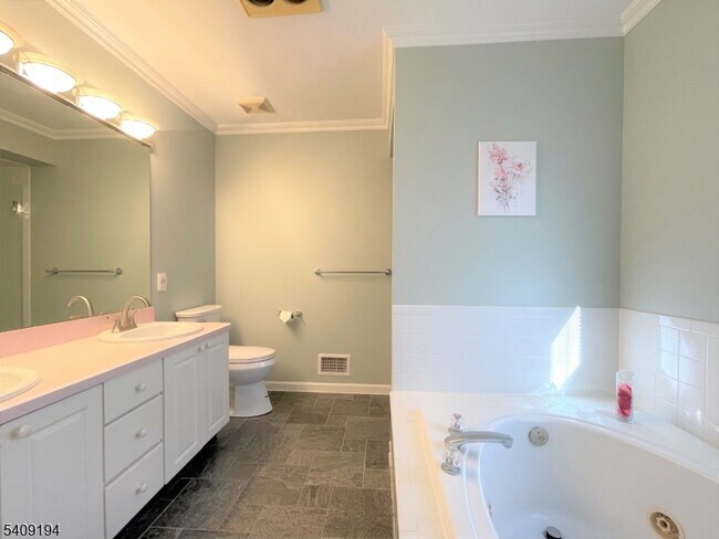 Building Photo - 11 Magnolia Ln