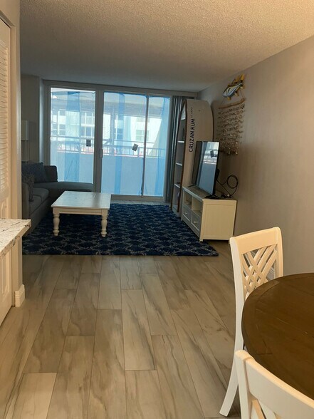 Building Photo - 111 Briny Ave