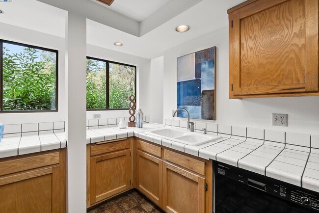 Building Photo - 6425 Zinn Dr