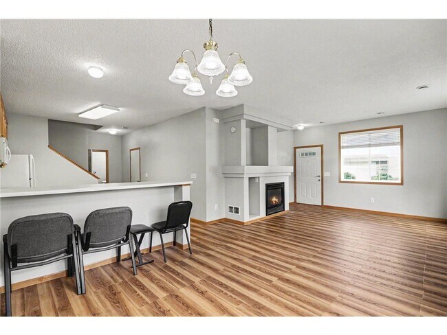Building Photo - 130 River Woods Dr W