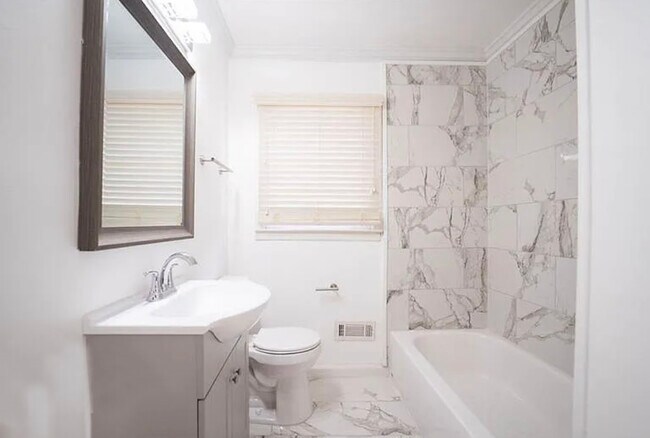 Building Photo - 215 Silver Springs Cir SW